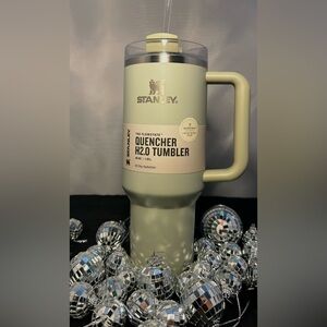 NEW in box limited edition color Stanley 40oz